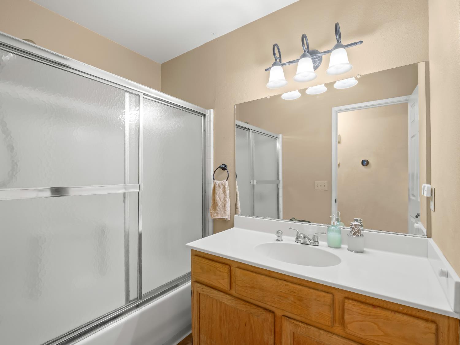 1676 Riverglen Way, Coalinga, CA 93210