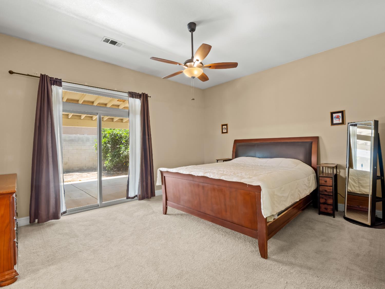 1676 Riverglen Way, Coalinga, CA 93210