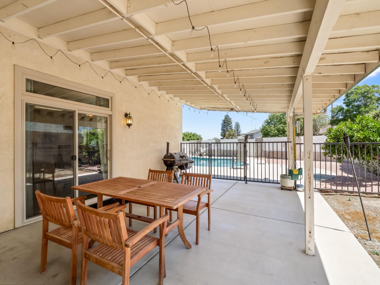 1676 Riverglen Way, Coalinga, CA 93210