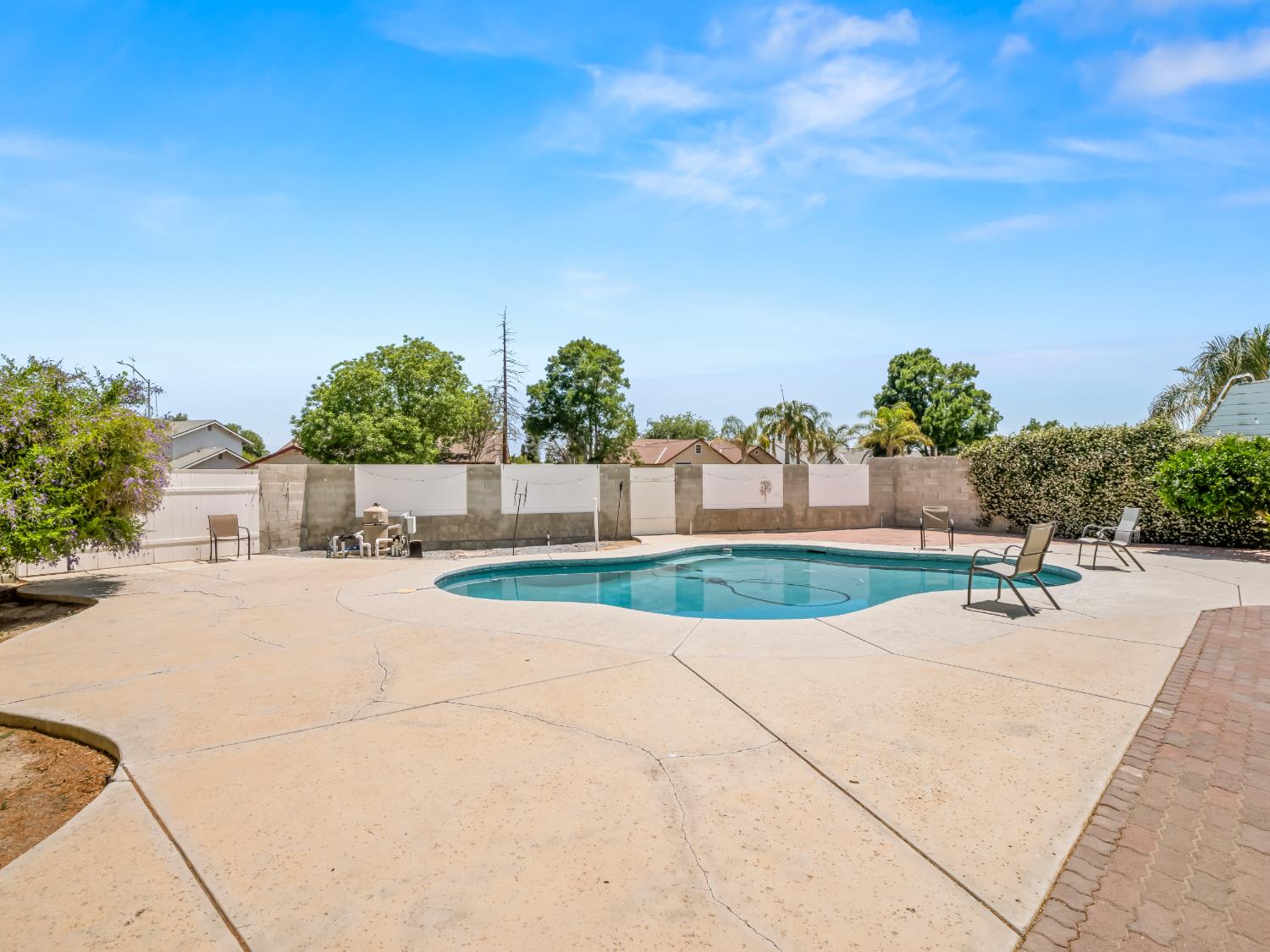 1676 Riverglen Way, Coalinga, CA 93210