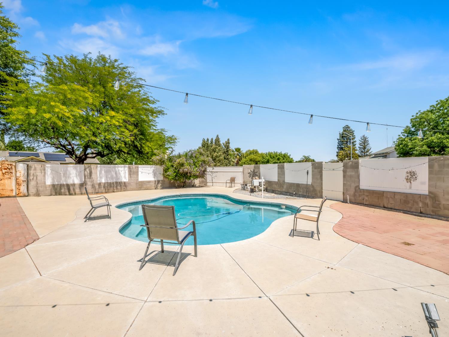 1676 Riverglen Way, Coalinga, CA 93210