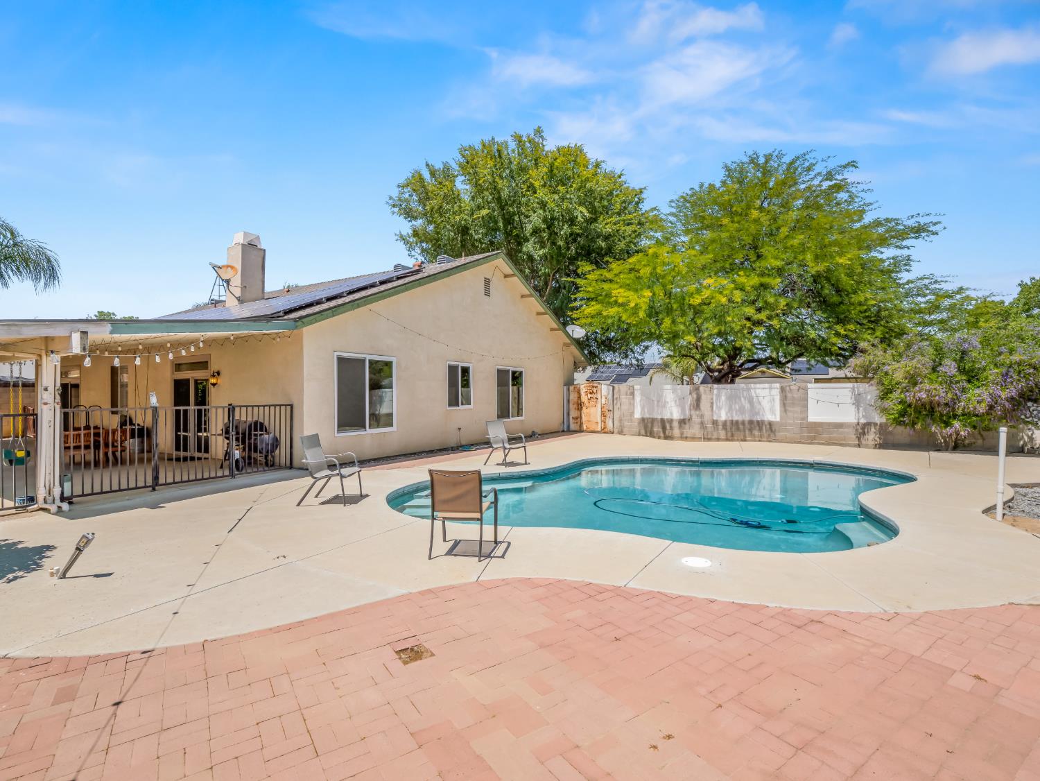 1676 Riverglen Way, Coalinga, CA 93210