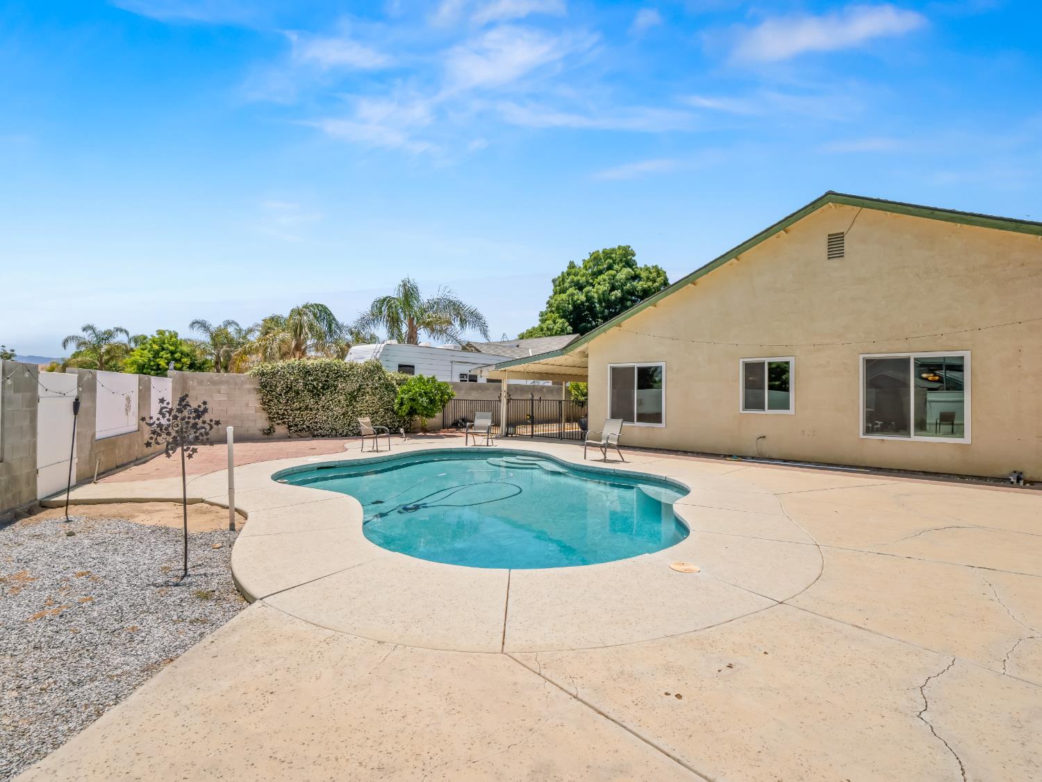 1676 Riverglen Way, Coalinga, CA 93210