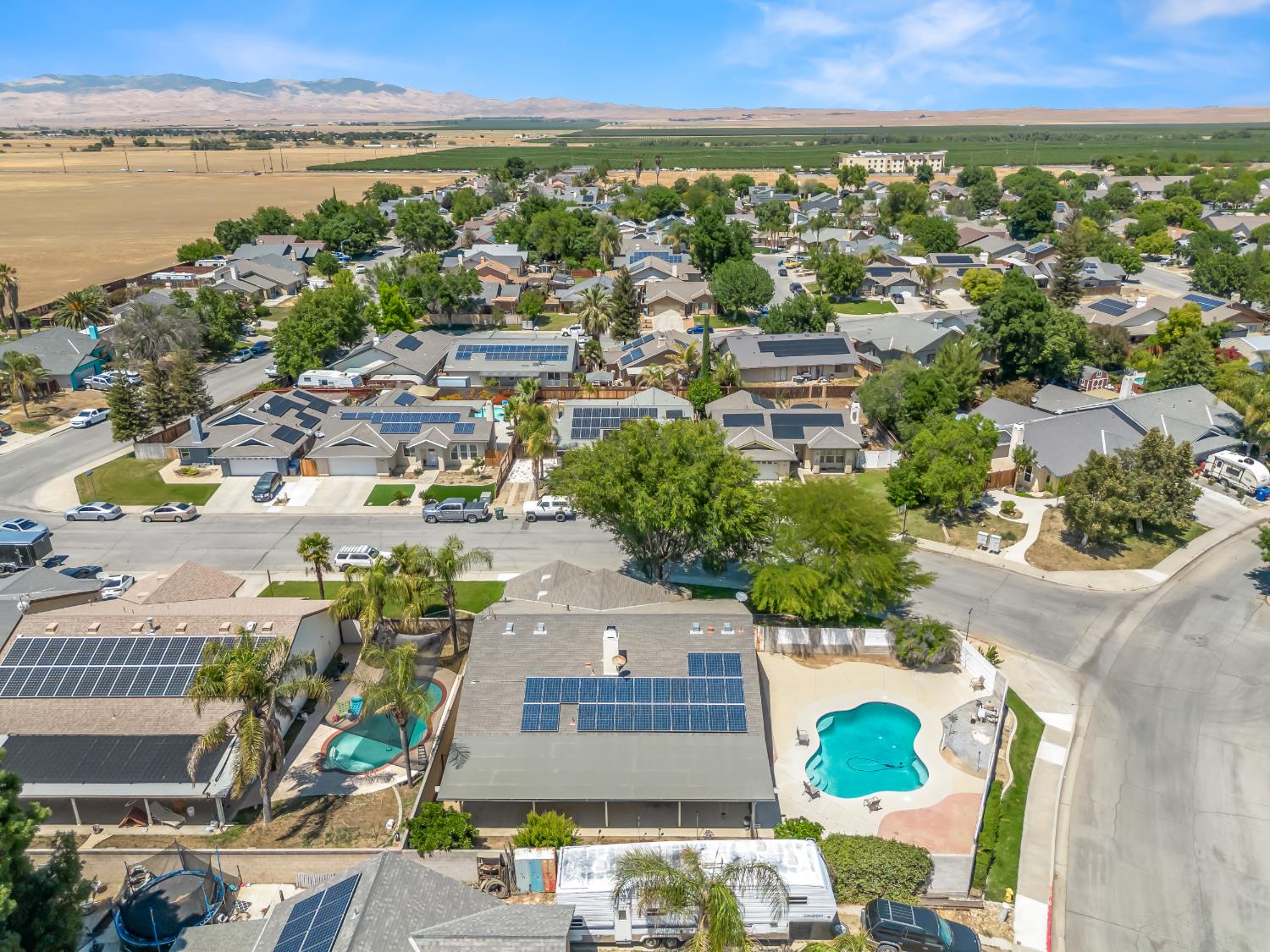 1676 Riverglen Way, Coalinga, CA 93210