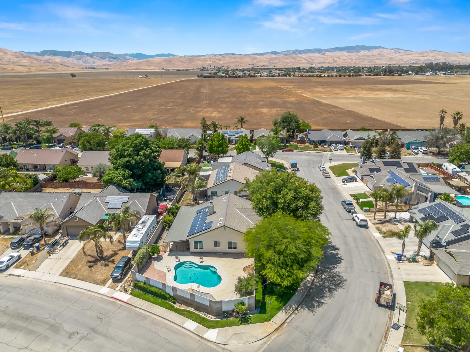 1676 Riverglen Way, Coalinga, CA 93210