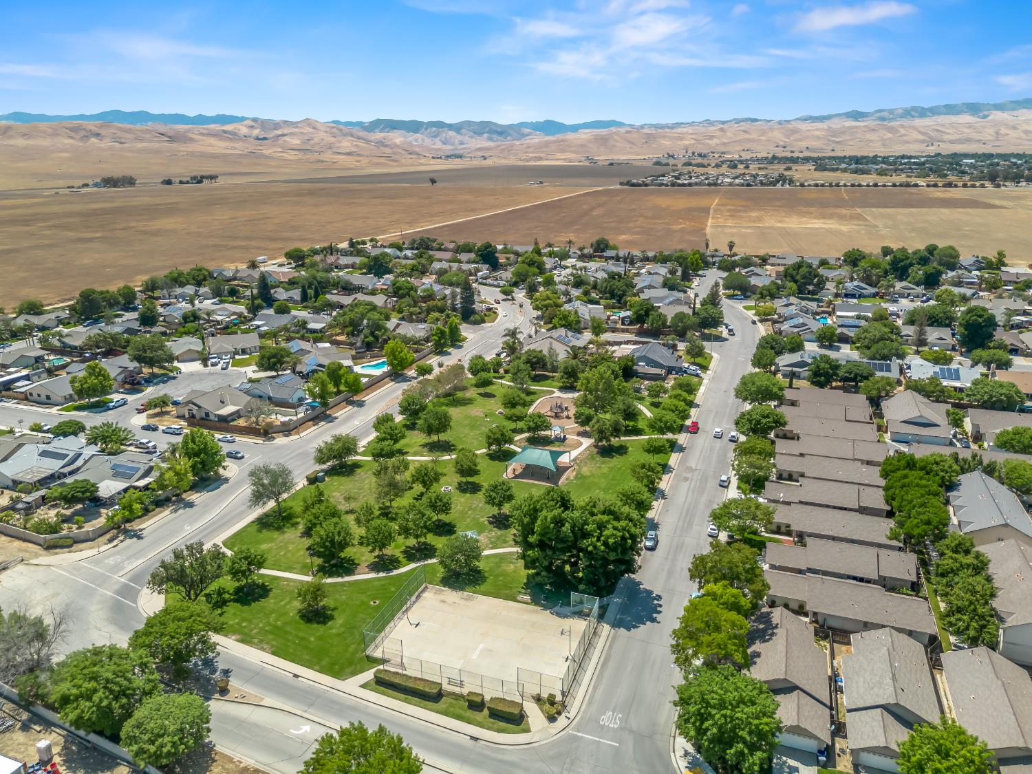 1676 Riverglen Way, Coalinga, CA 93210