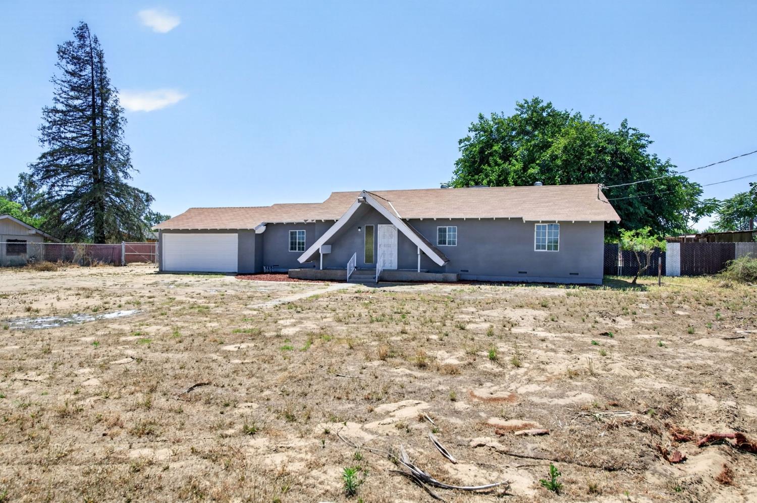 8233 S Elm Ave, Fresno, CA 93706