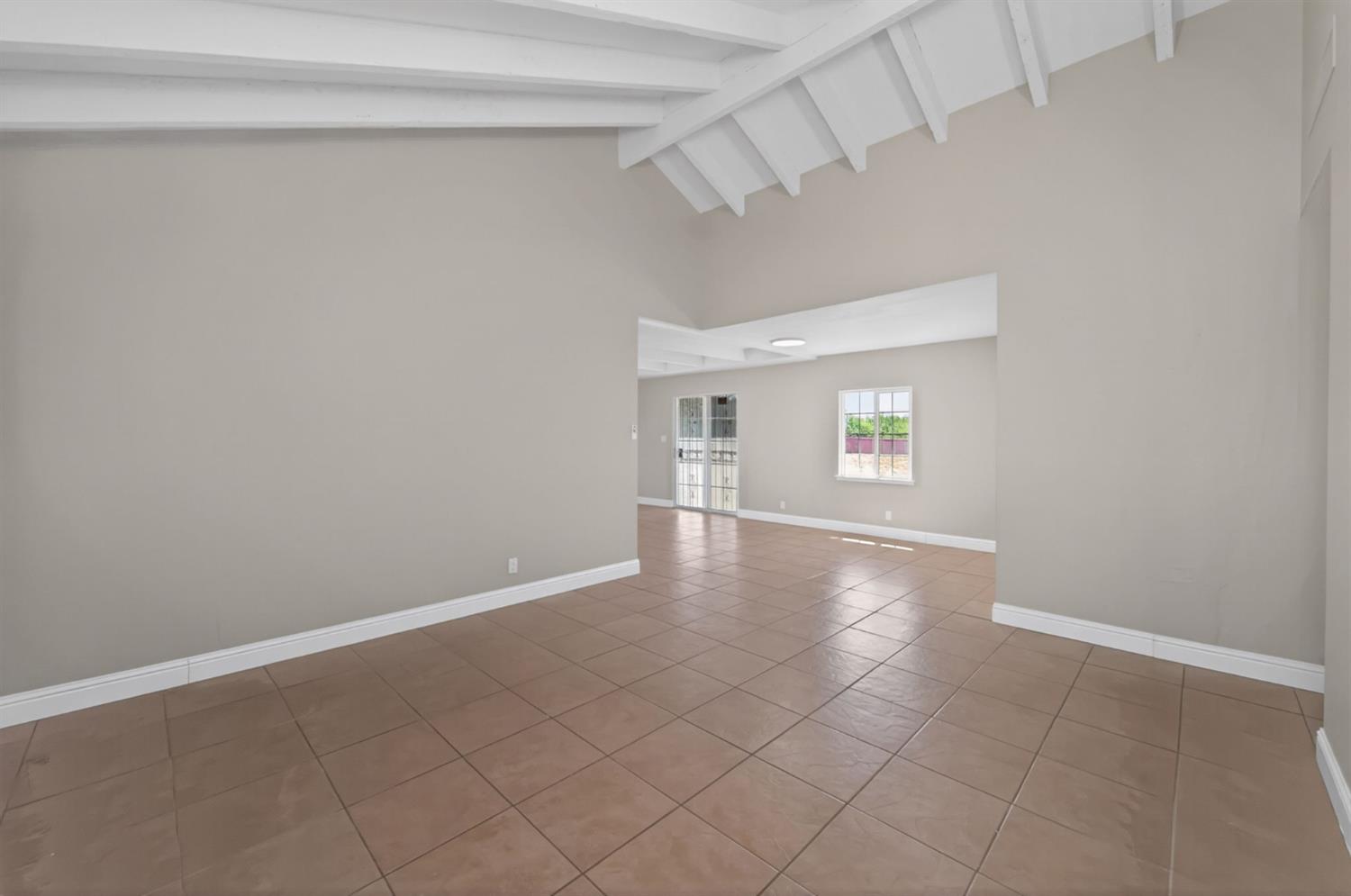 8233 S Elm Ave, Fresno, CA 93706