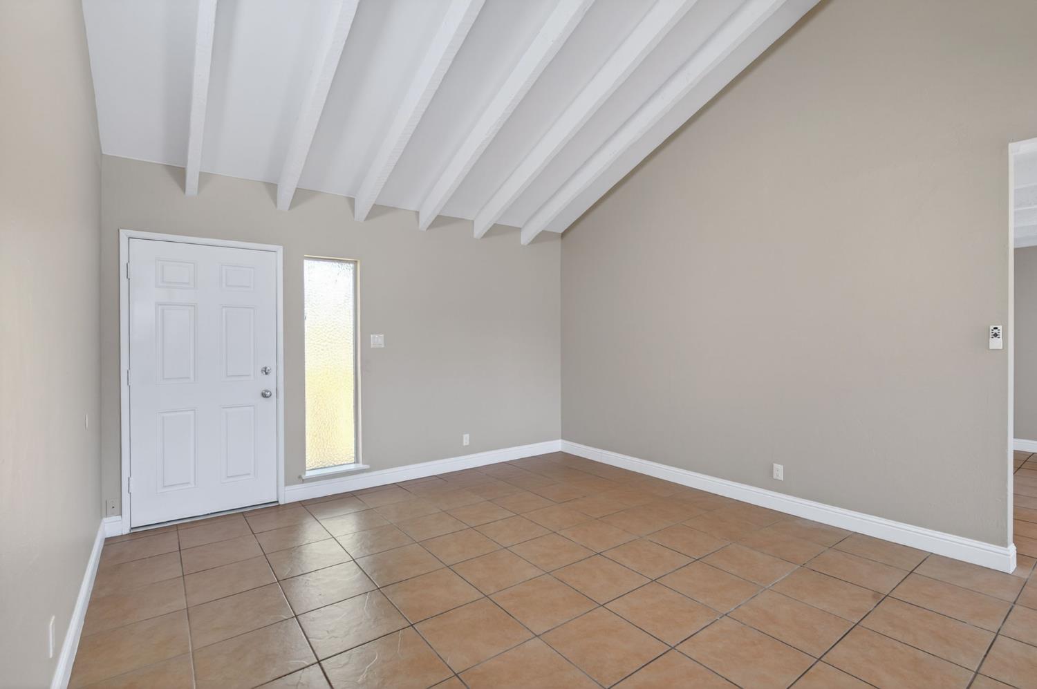 8233 S Elm Ave, Fresno, CA 93706