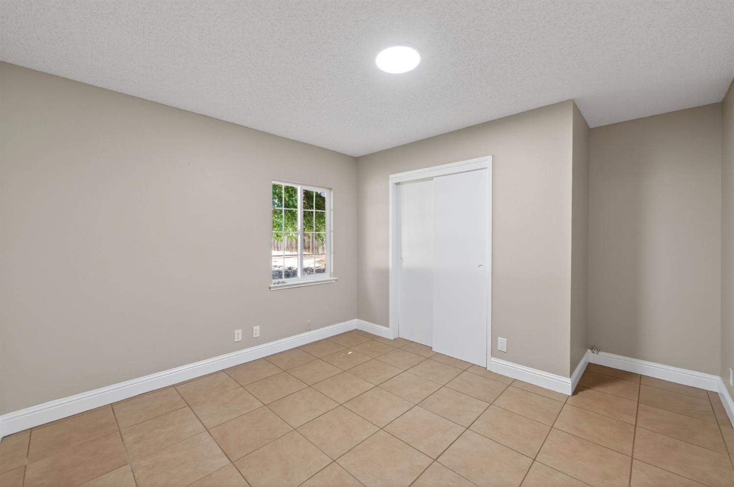 8233 S Elm Ave, Fresno, CA 93706