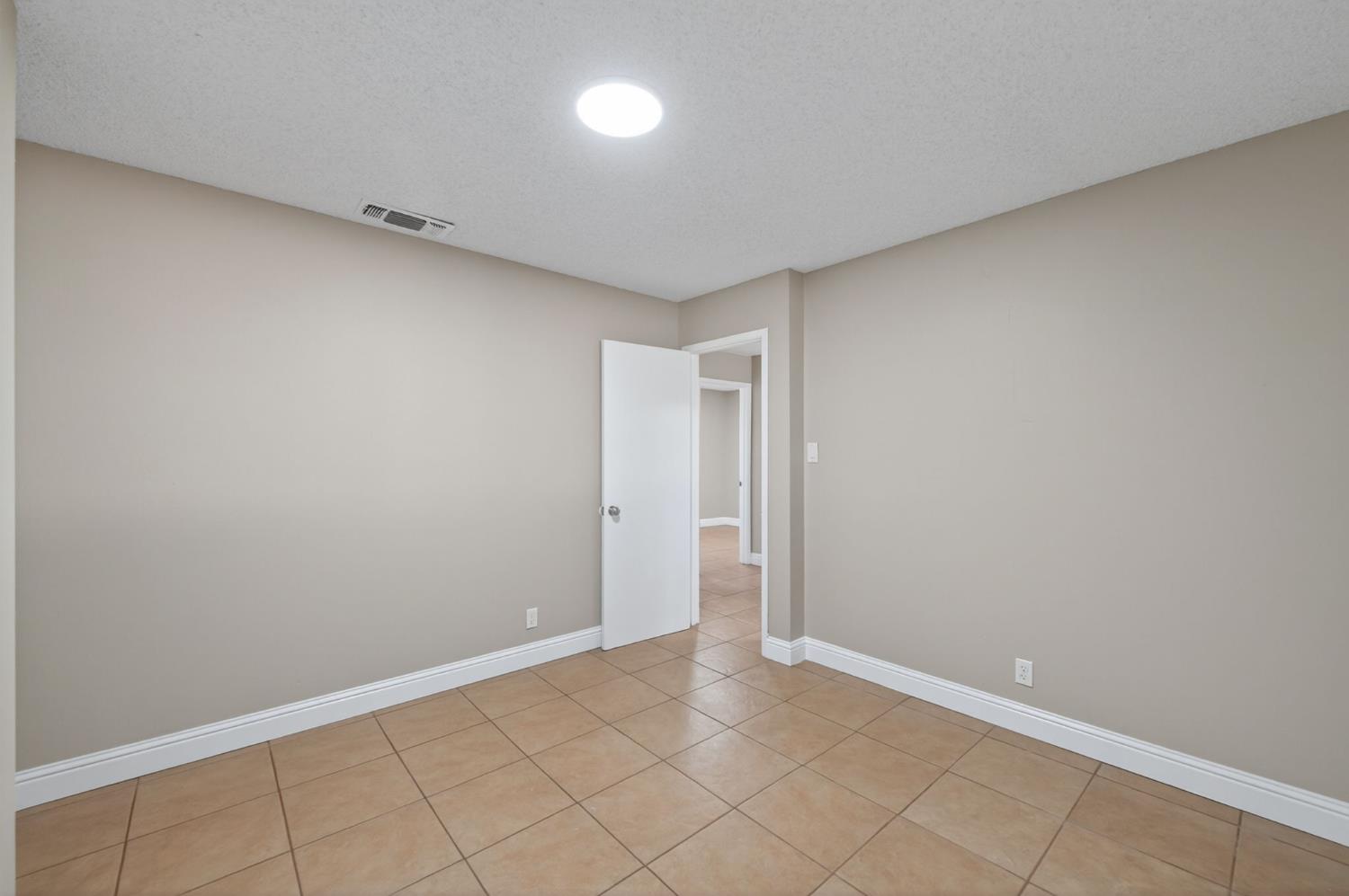 8233 S Elm Ave, Fresno, CA 93706