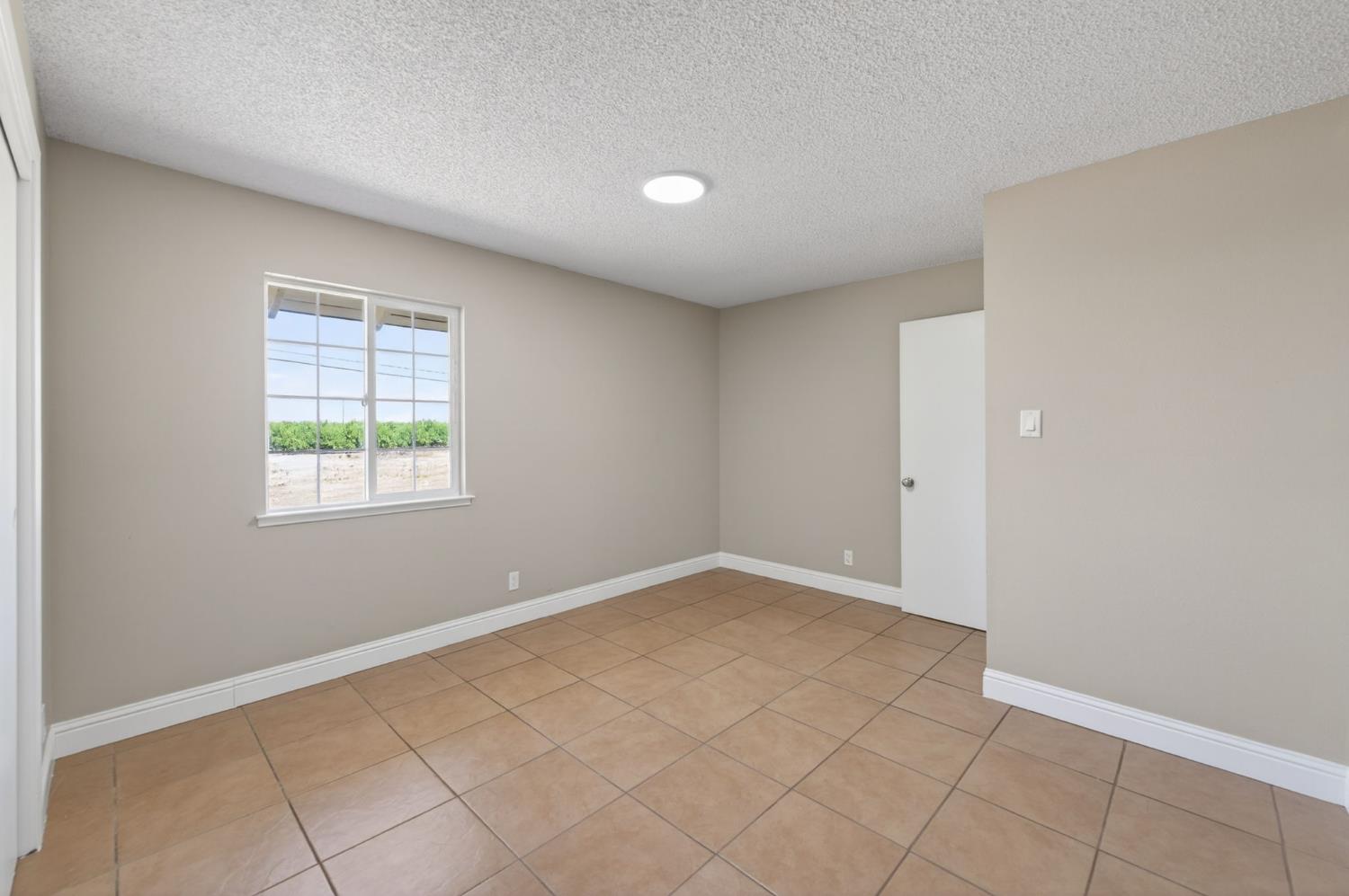 8233 S Elm Ave, Fresno, CA 93706
