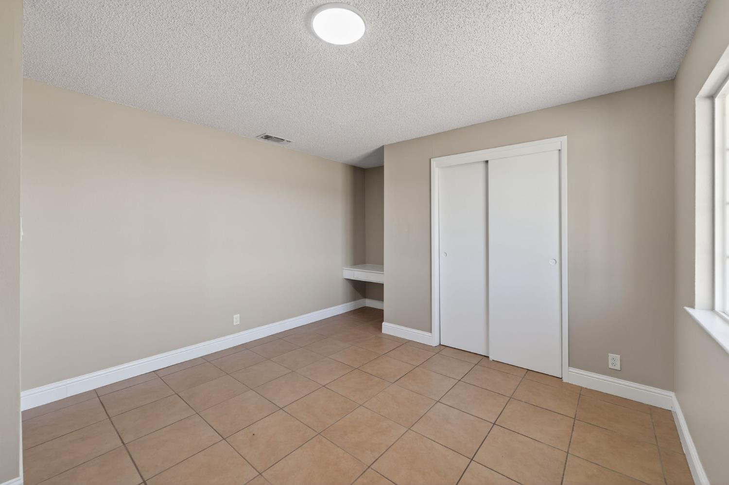 8233 S Elm Ave, Fresno, CA 93706