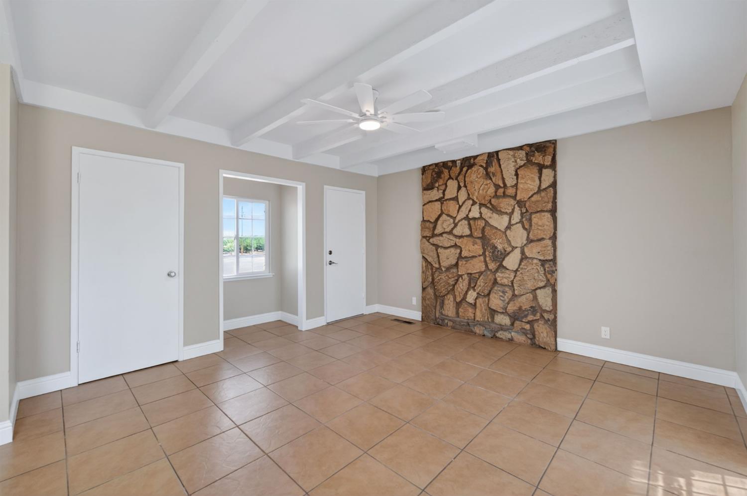 8233 S Elm Ave, Fresno, CA 93706