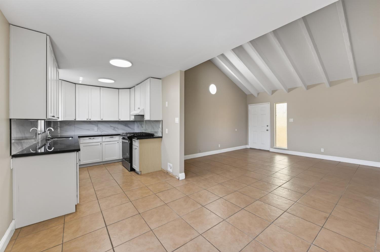 8233 S Elm Ave, Fresno, CA 93706