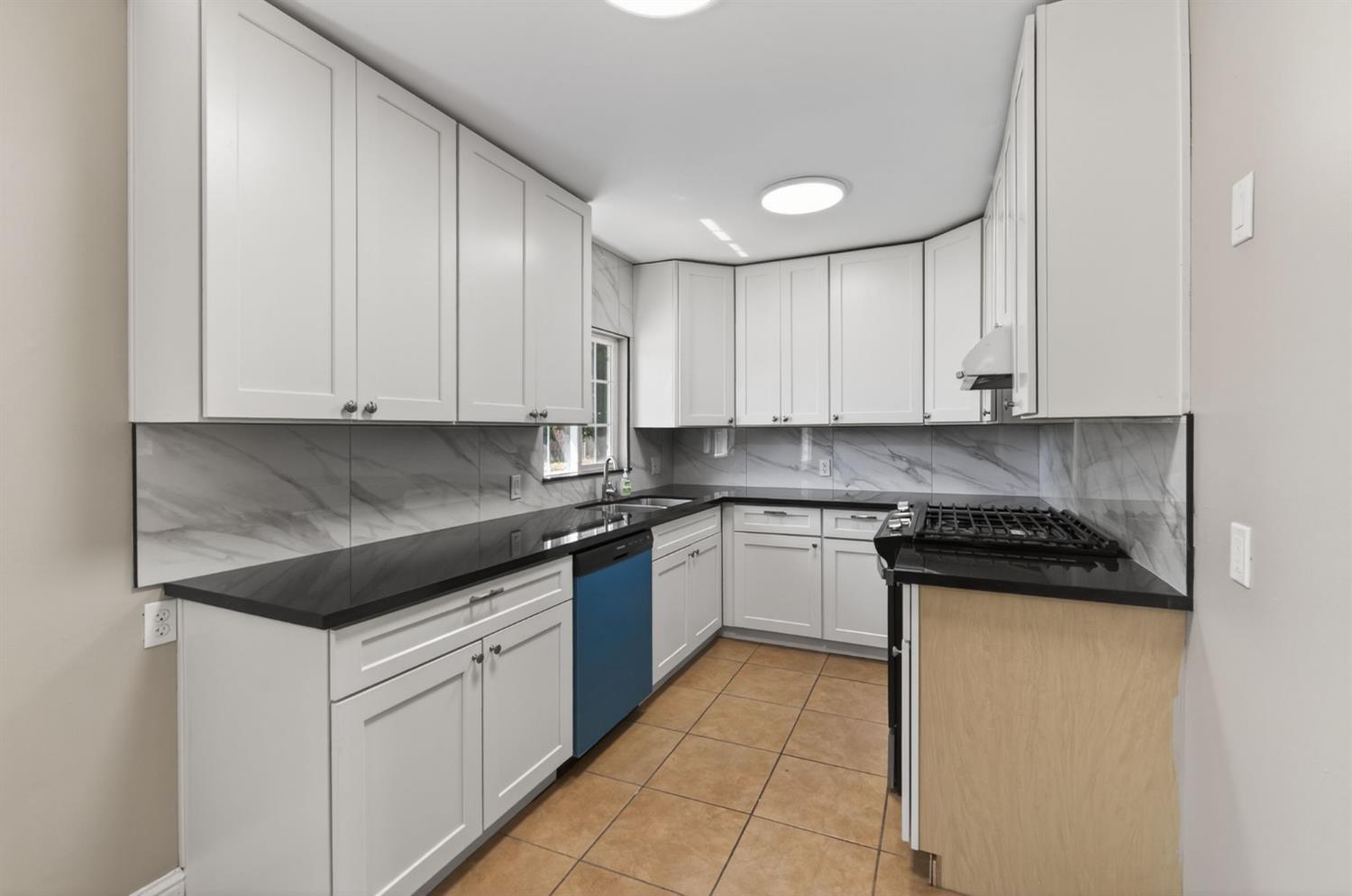 8233 S Elm Ave, Fresno, CA 93706