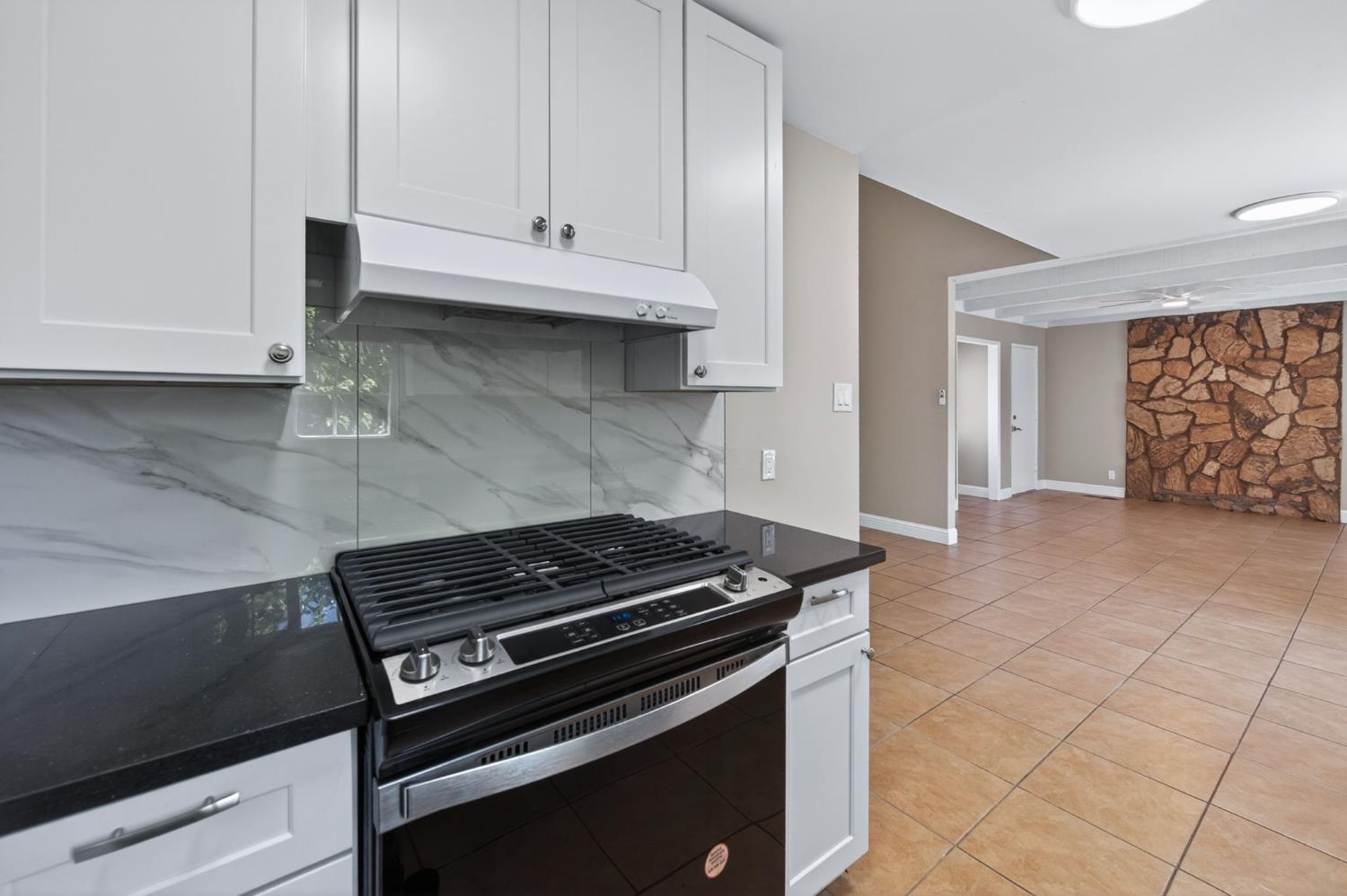 8233 S Elm Ave, Fresno, CA 93706