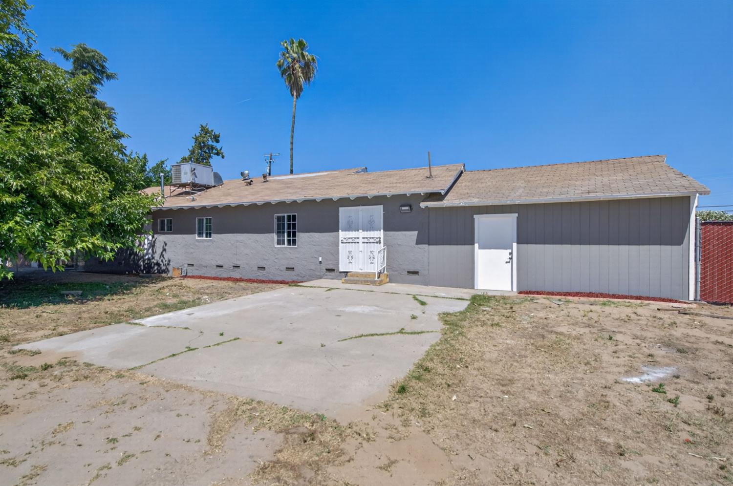 8233 S Elm Ave, Fresno, CA 93706