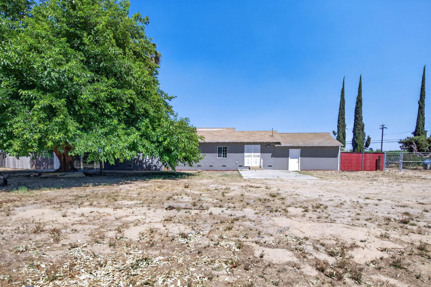 8233 S Elm Ave, Fresno, CA 93706