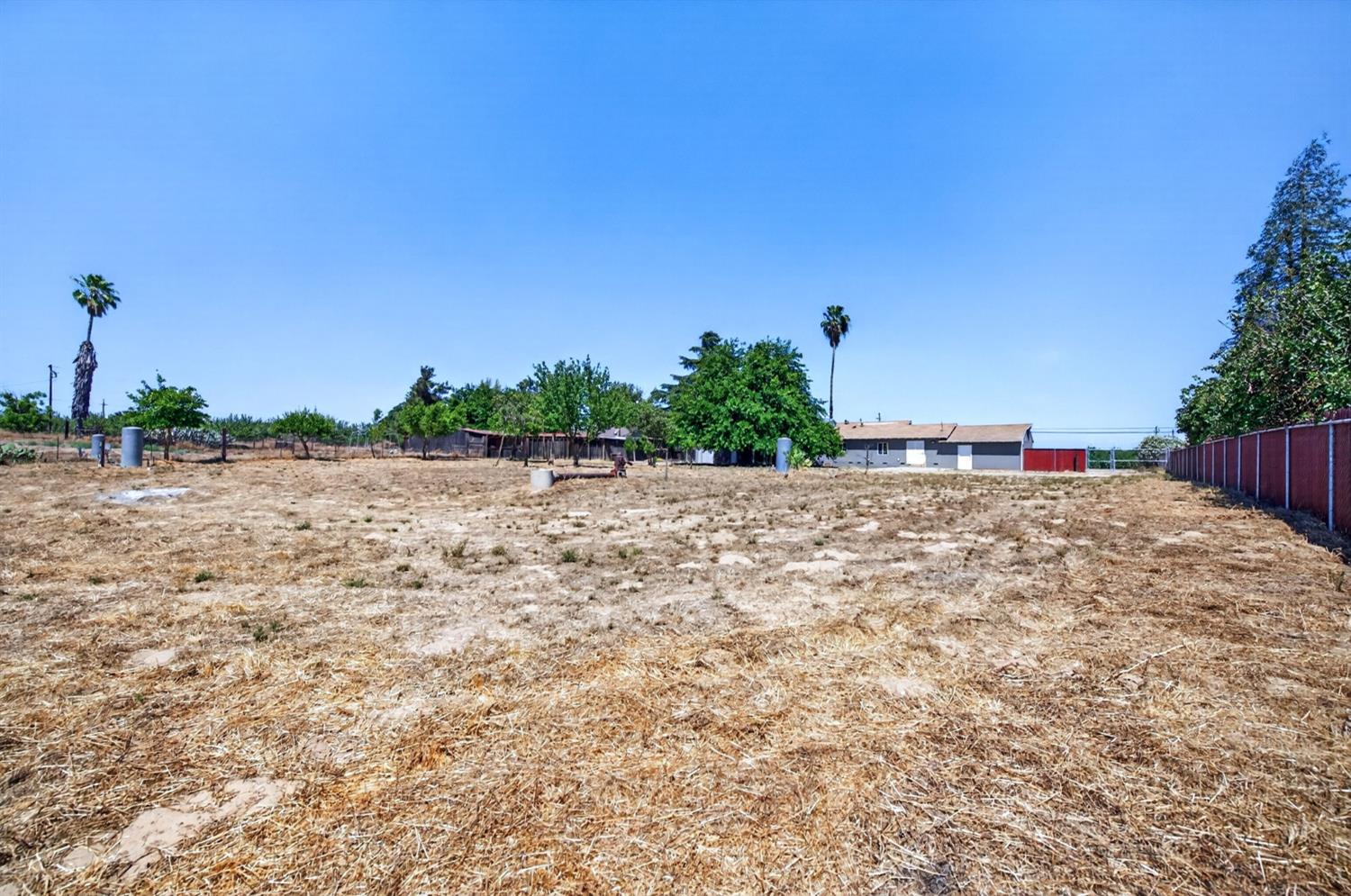 8233 S Elm Ave, Fresno, CA 93706
