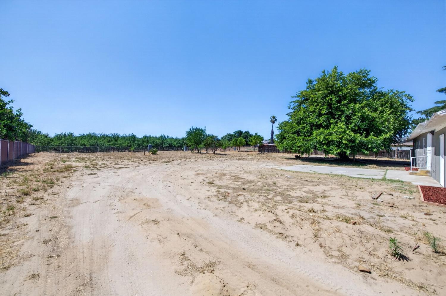 8233 S Elm Ave, Fresno, CA 93706