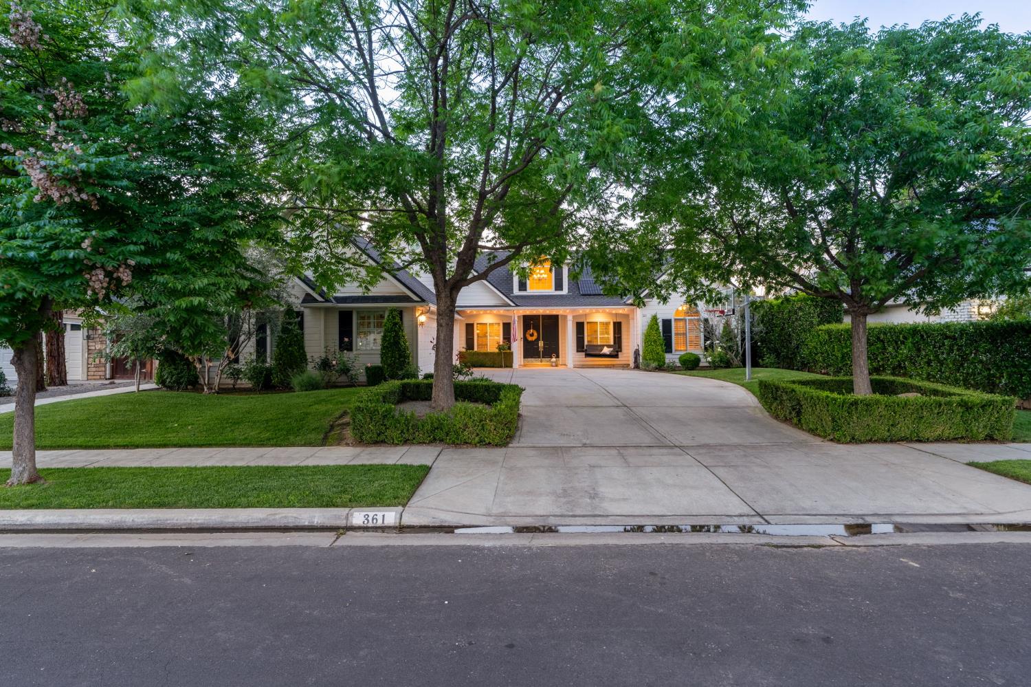 361 W Warwick Ave, Clovis, CA 93619