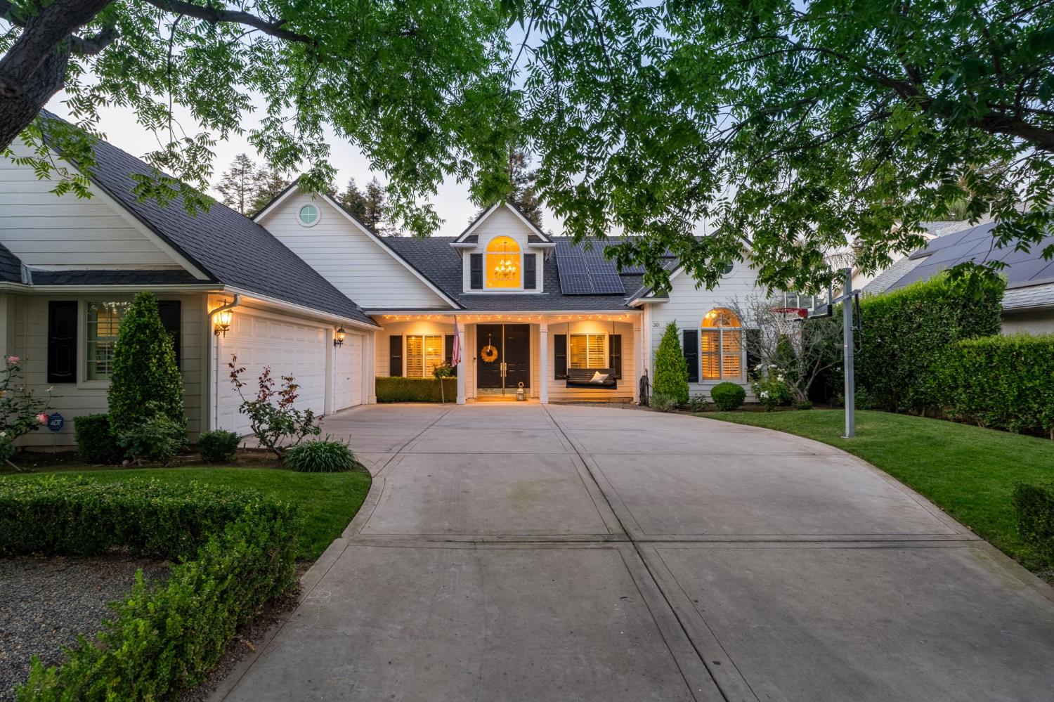 361 W Warwick Ave, Clovis, CA 93619
