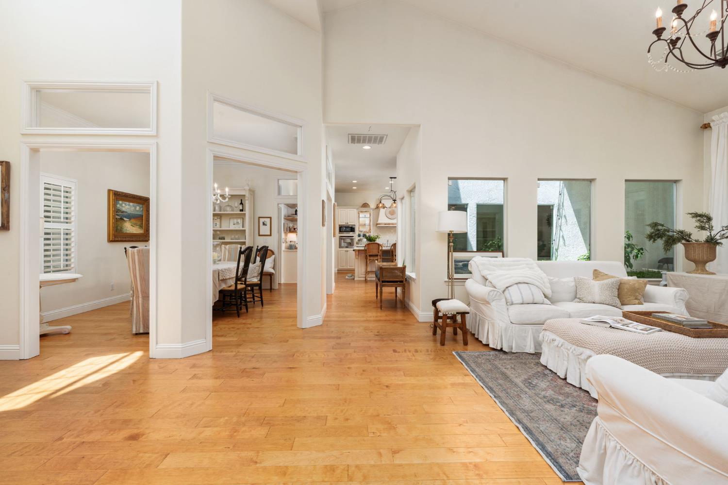 361 W Warwick Ave, Clovis, CA 93619