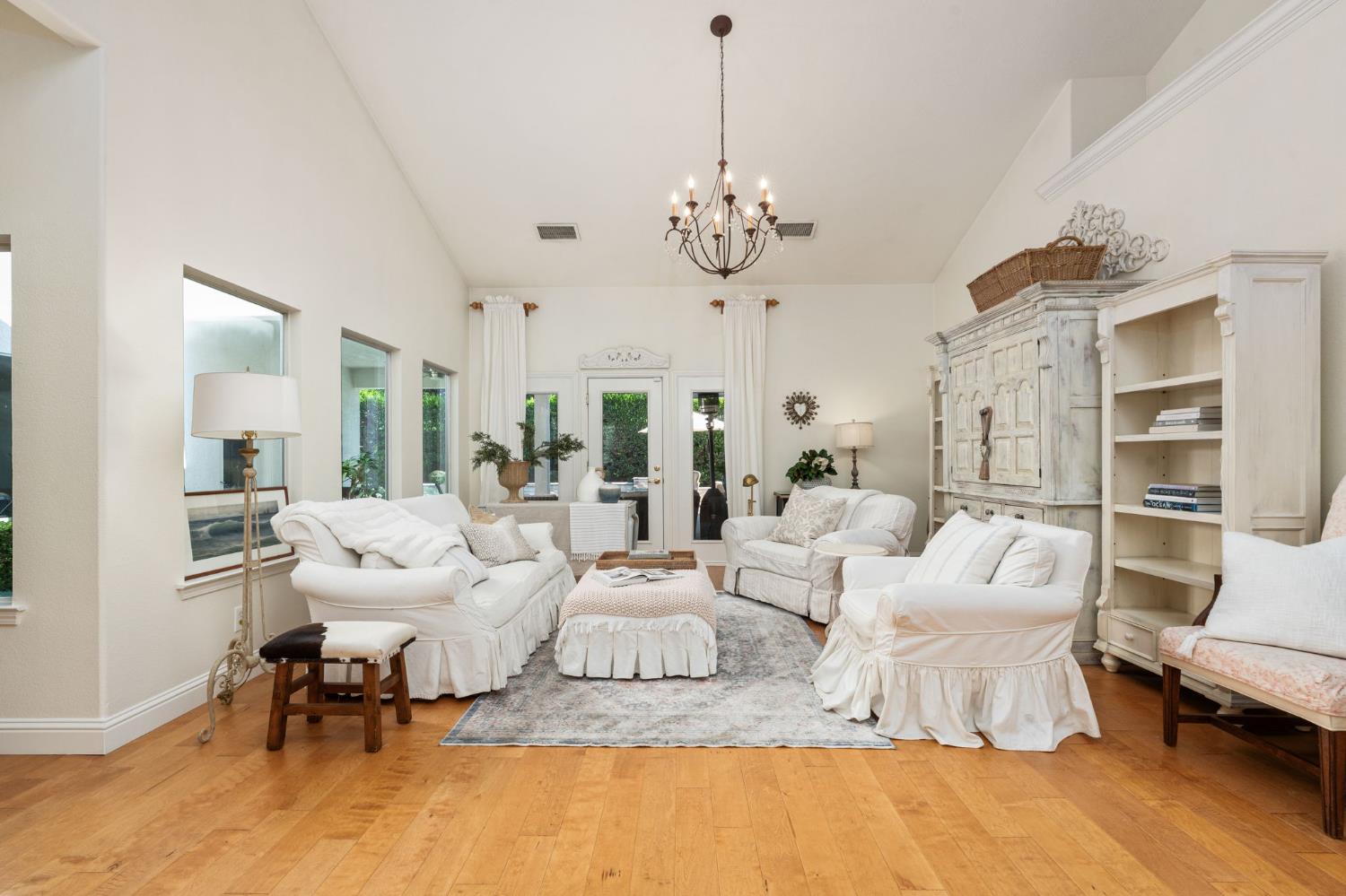 361 W Warwick Ave, Clovis, CA 93619