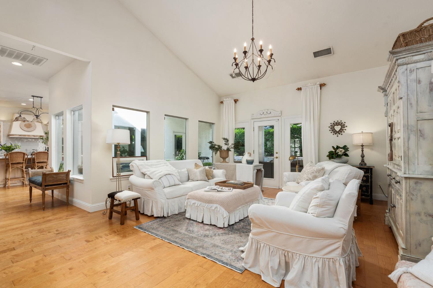 361 W Warwick Ave, Clovis, CA 93619