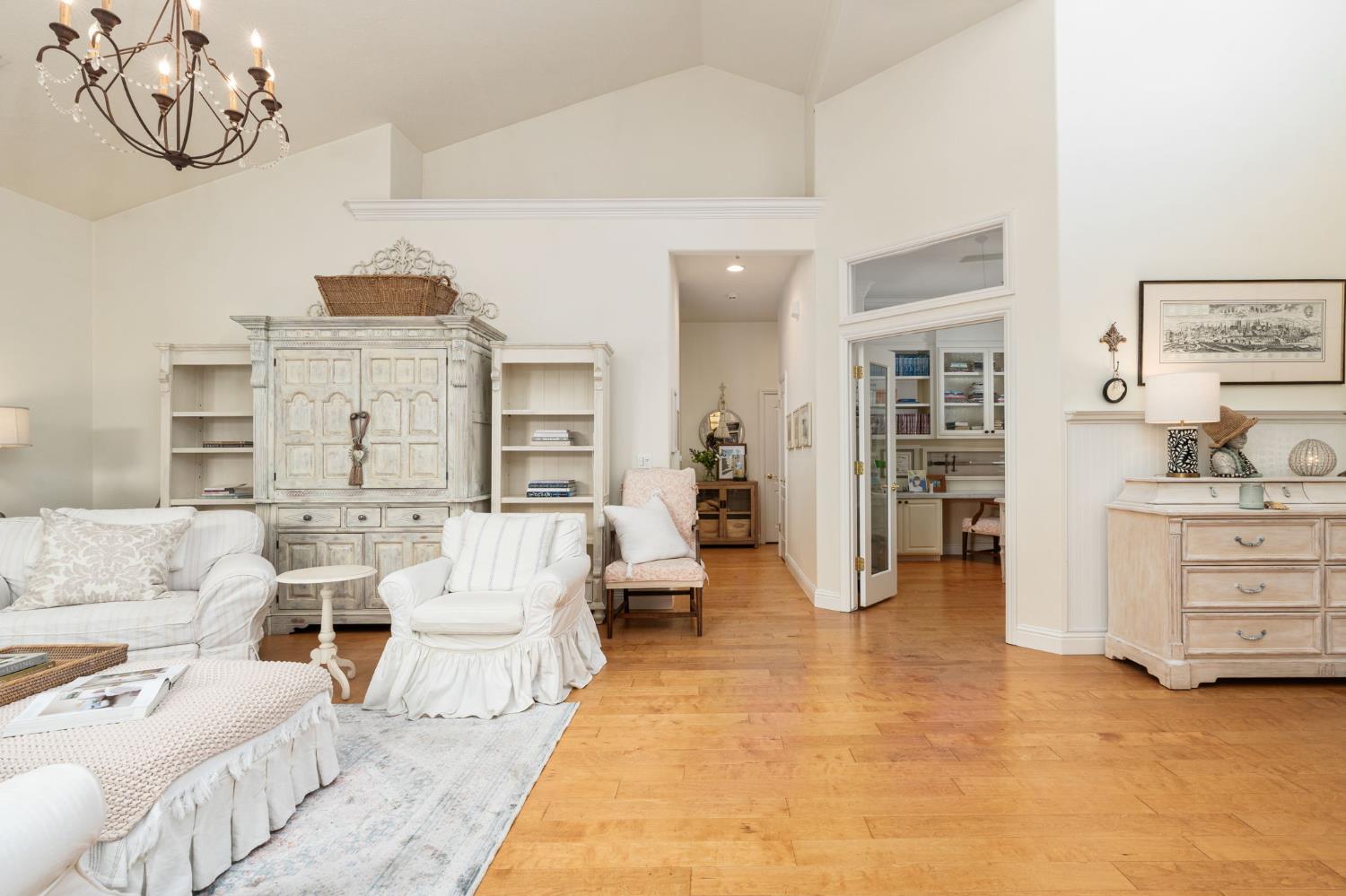 361 W Warwick Ave, Clovis, CA 93619