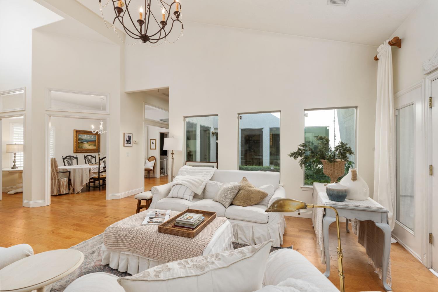 361 W Warwick Ave, Clovis, CA 93619