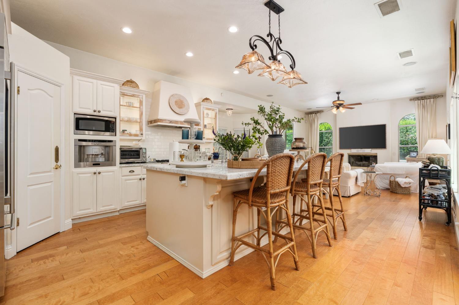 361 W Warwick Ave, Clovis, CA 93619