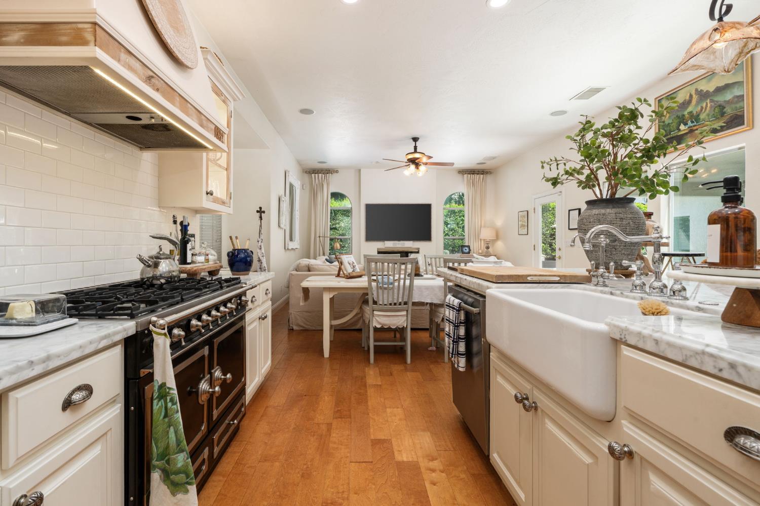 361 W Warwick Ave, Clovis, CA 93619
