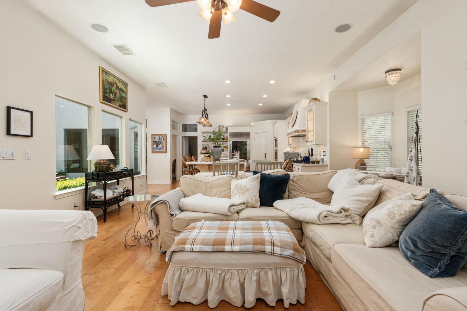 361 W Warwick Ave, Clovis, CA 93619