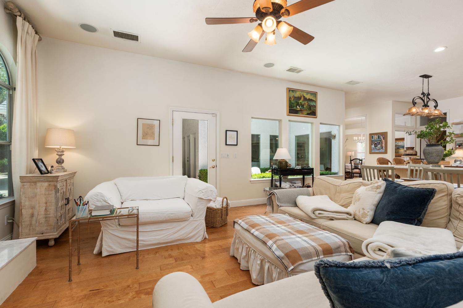 361 W Warwick Ave, Clovis, CA 93619