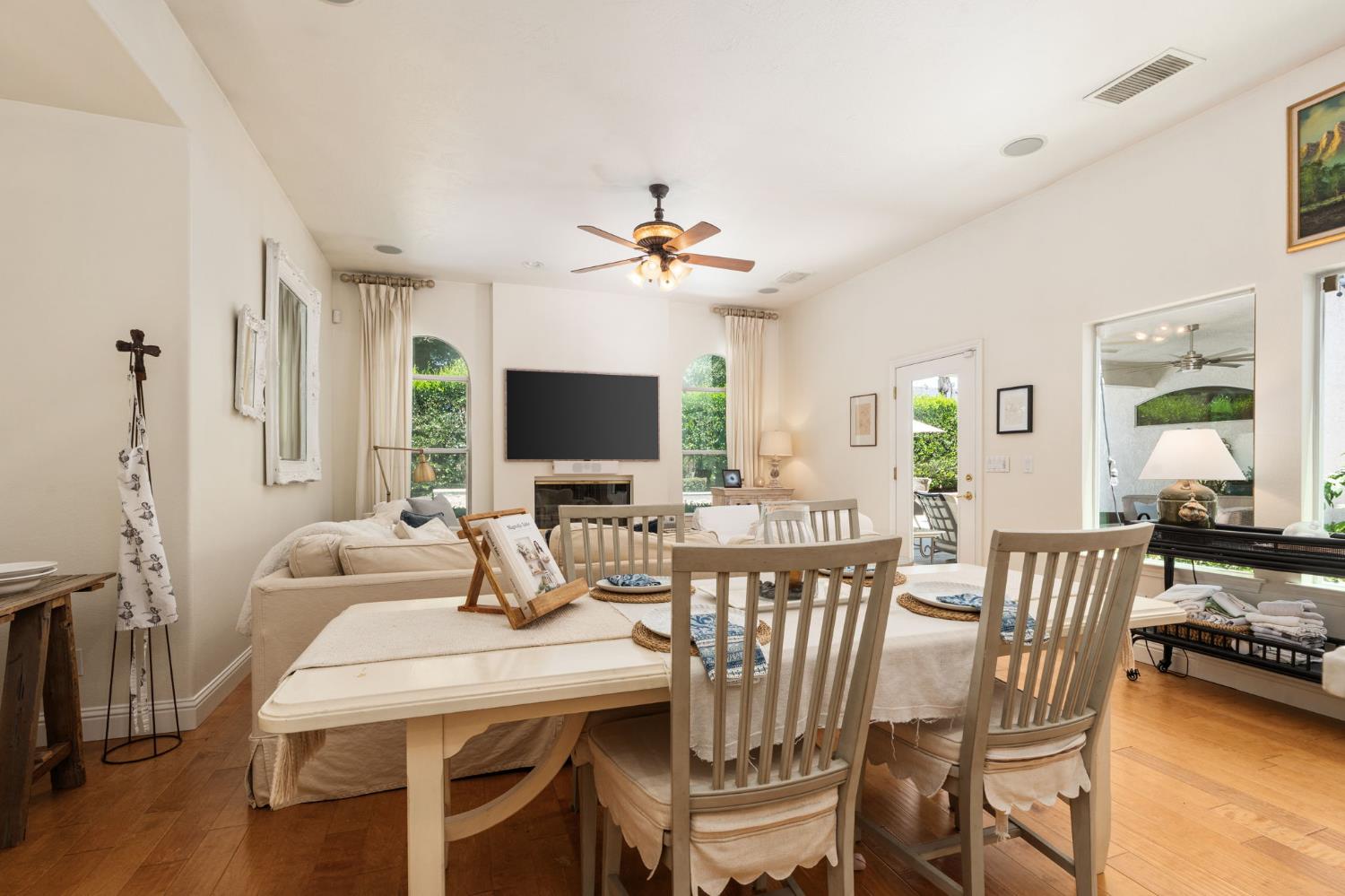361 W Warwick Ave, Clovis, CA 93619