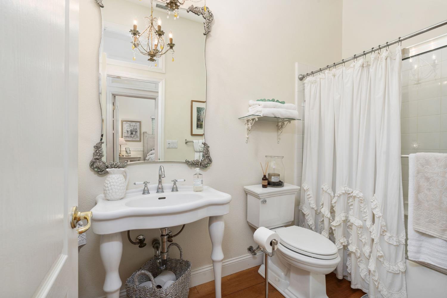 361 W Warwick Ave, Clovis, CA 93619