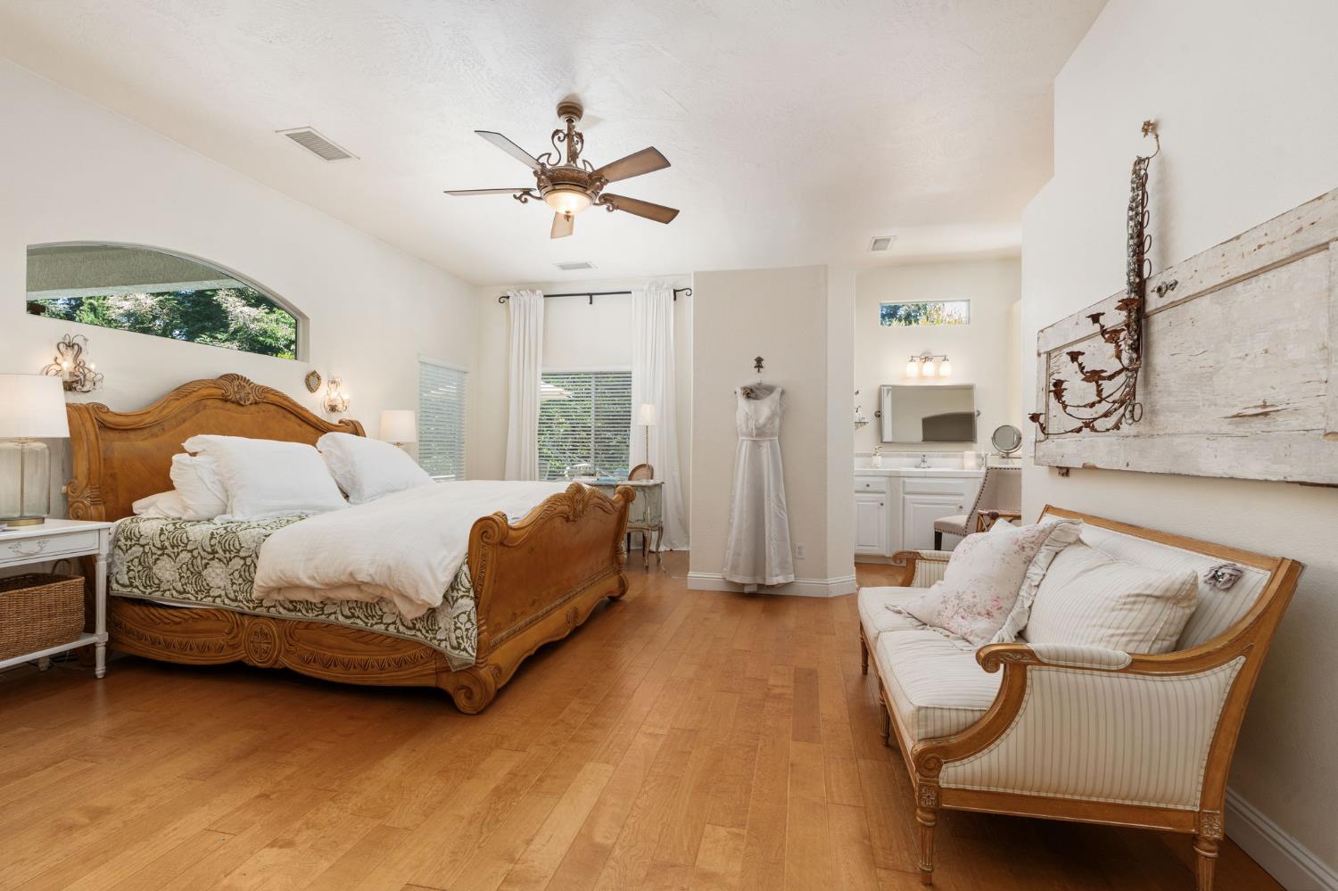 361 W Warwick Ave, Clovis, CA 93619