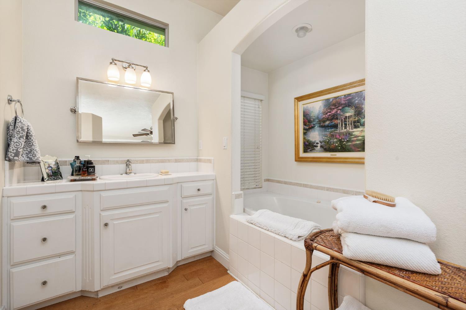 361 W Warwick Ave, Clovis, CA 93619