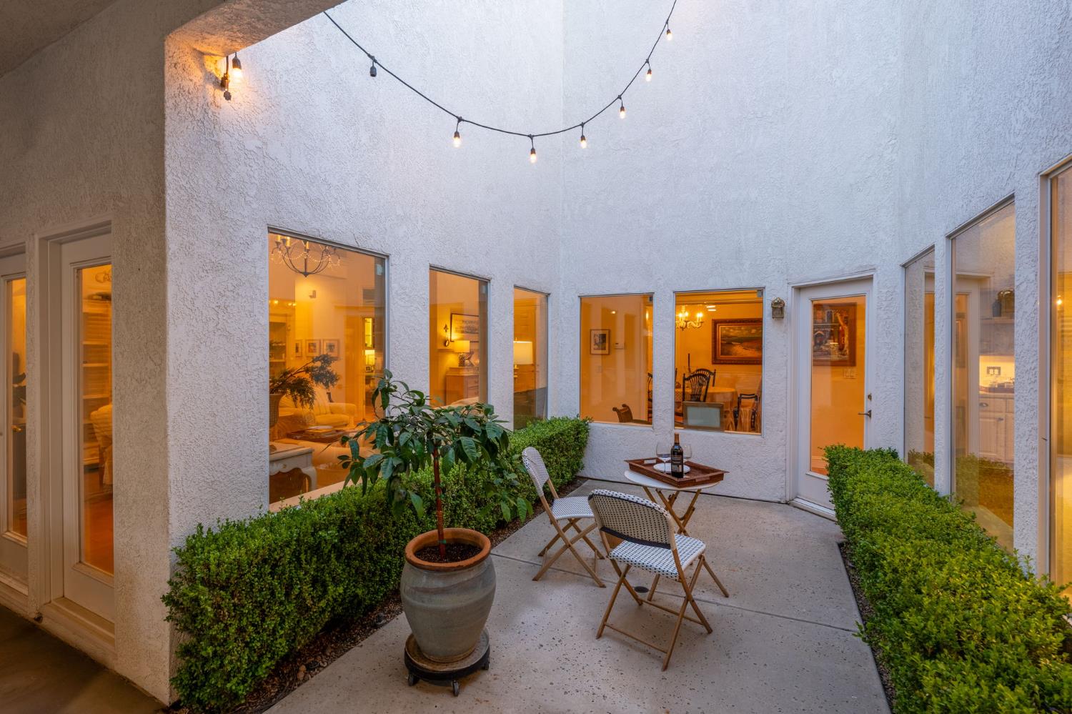 361 W Warwick Ave, Clovis, CA 93619