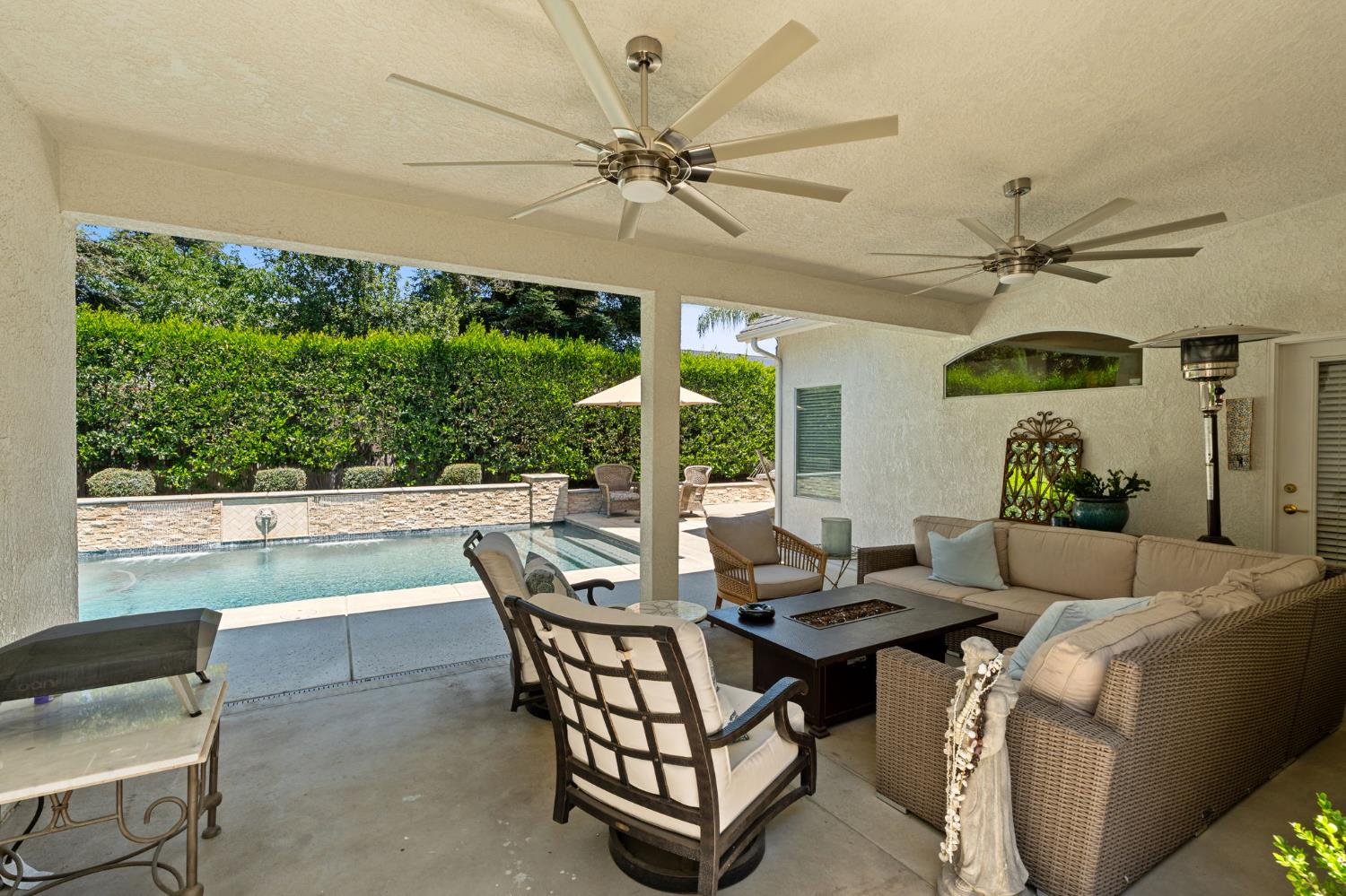 361 W Warwick Ave, Clovis, CA 93619