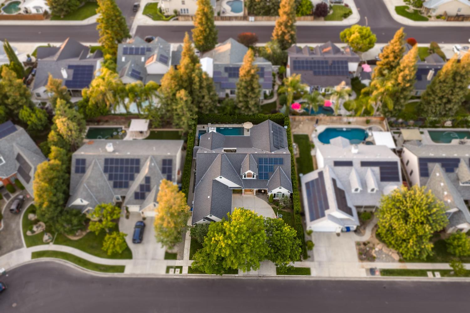361 W Warwick Ave, Clovis, CA 93619