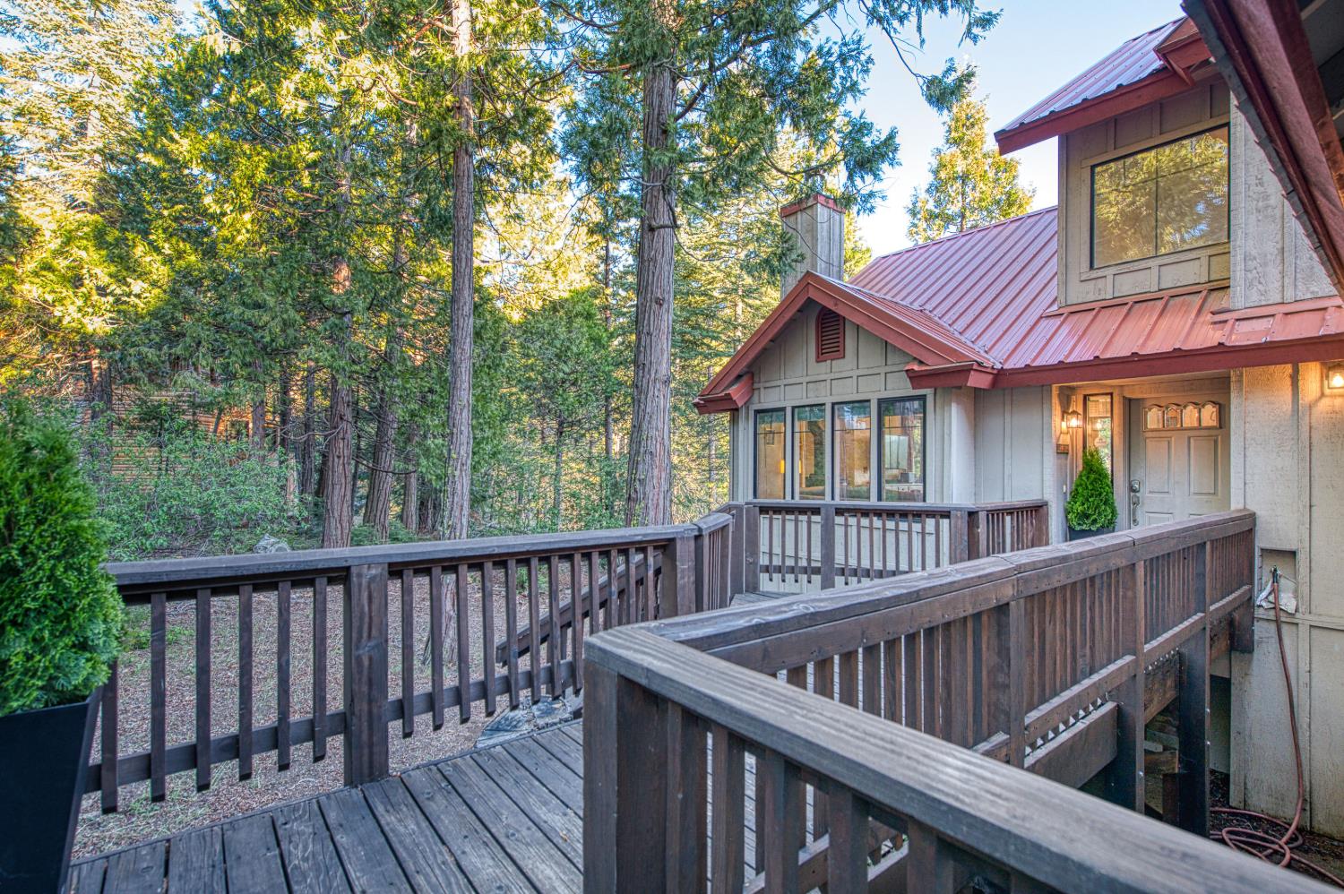 39571 Crest Point Ln, Shaver Lake, CA 93664