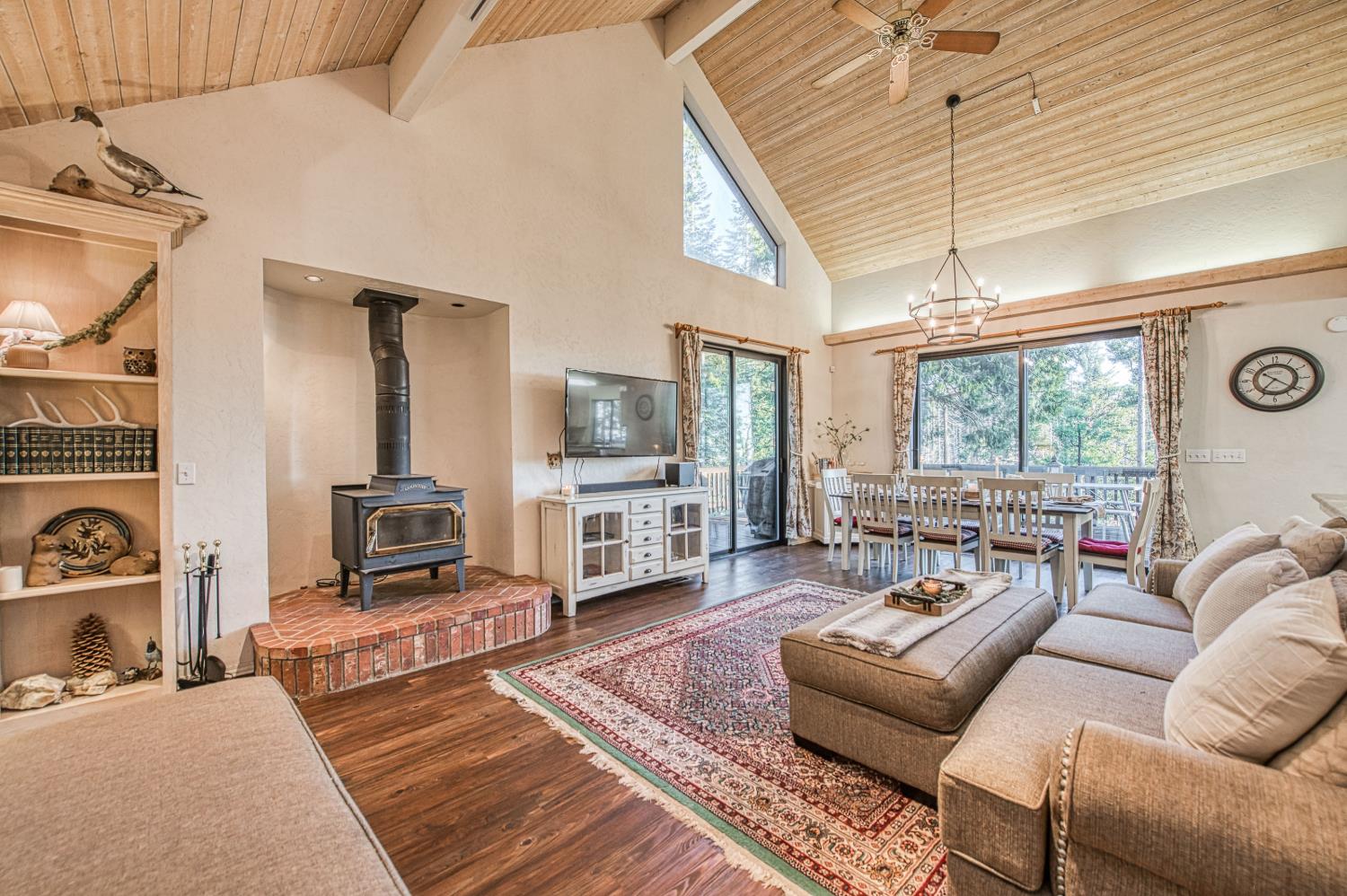39571 Crest Point Ln, Shaver Lake, CA 93664