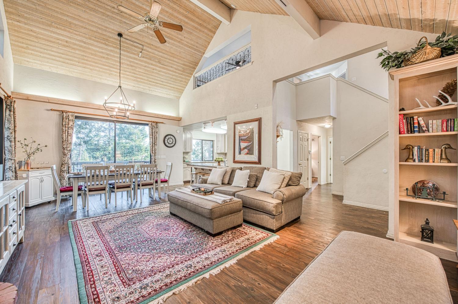 39571 Crest Point Ln, Shaver Lake, CA 93664