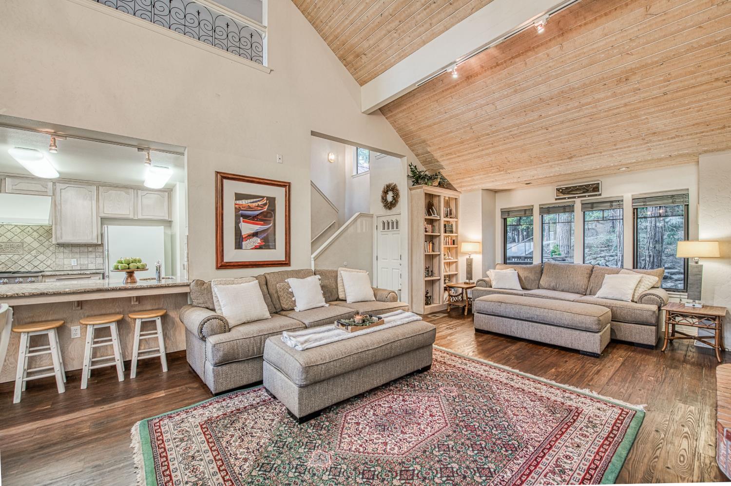 39571 Crest Point Ln, Shaver Lake, CA 93664