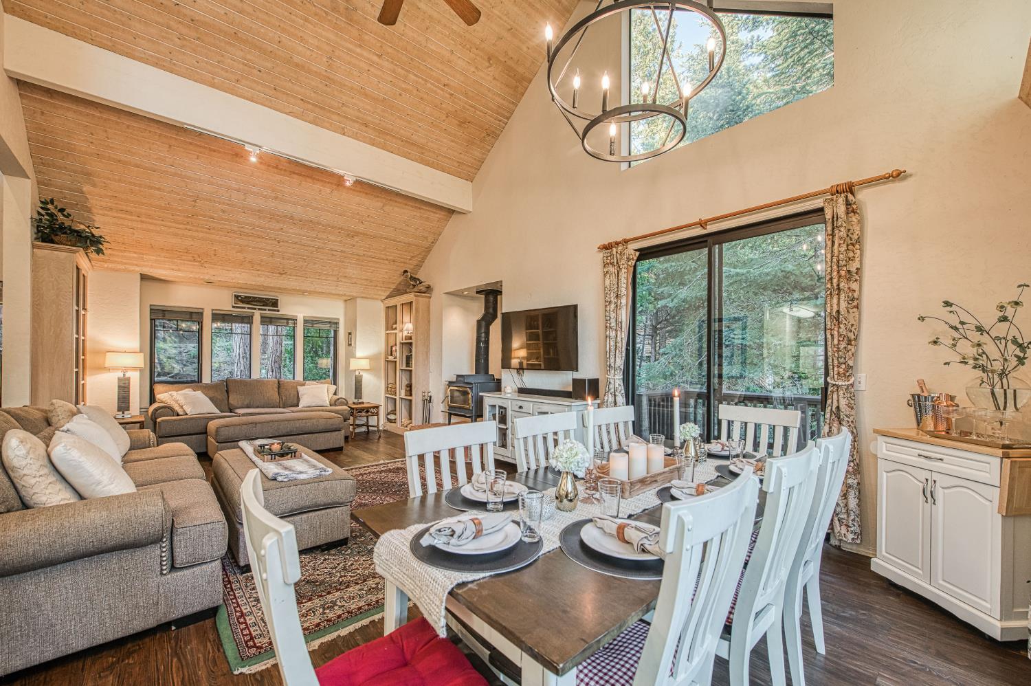 39571 Crest Point Ln, Shaver Lake, CA 93664