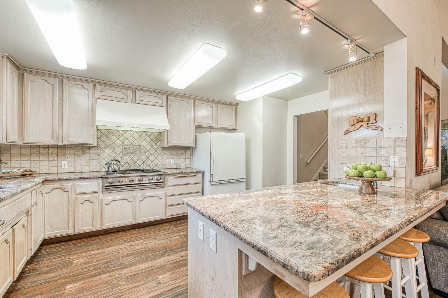 39571 Crest Point Ln, Shaver Lake, CA 93664