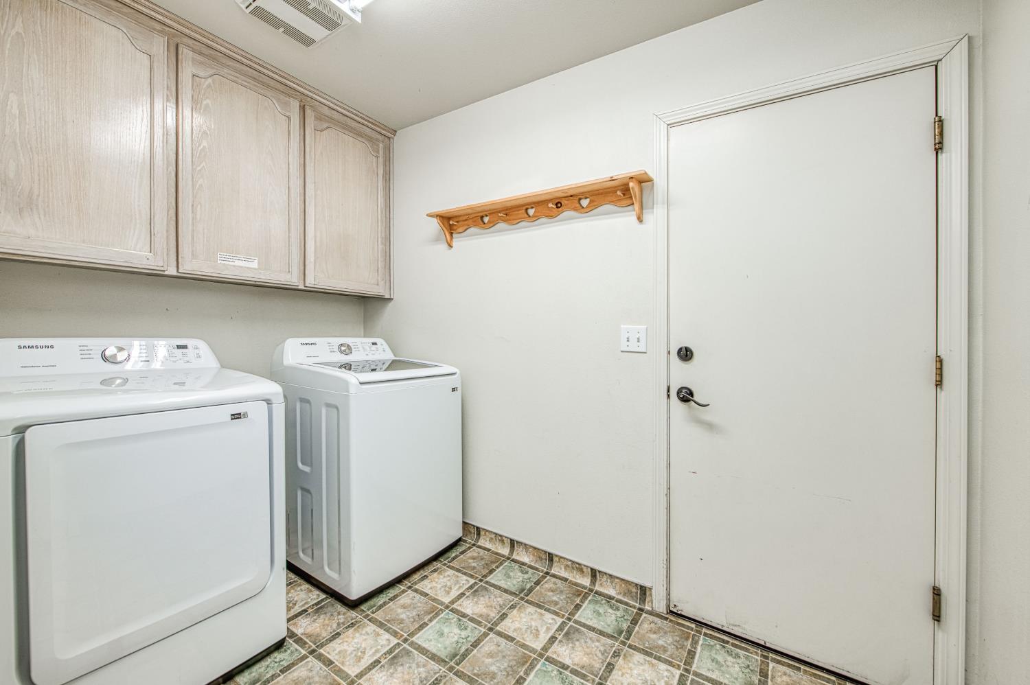 39571 Crest Point Ln, Shaver Lake, CA 93664